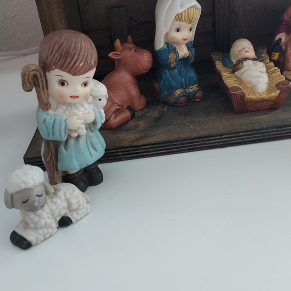 Christmas Children Porcelain Nativity Wood Stable Manger With Box Jeweled READ - Picture 2 of 10